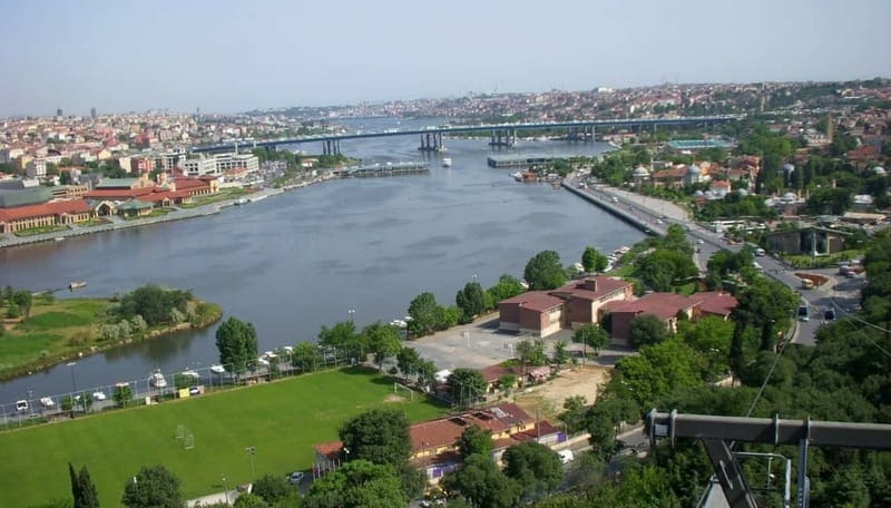 Istanbul: Guided Bosphorus Cruise & Golden Horn Bus Tour - Fatih stop for shopping and quick Turkish treats