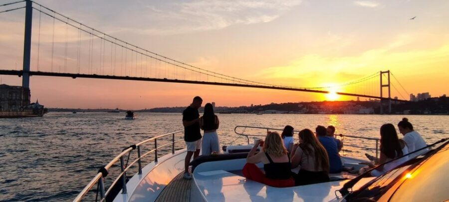Istanbul: Guided Old City Tour and Bosphorus Sunset Cruise - Topkapi Palace: footsteps of sultans without getting lost