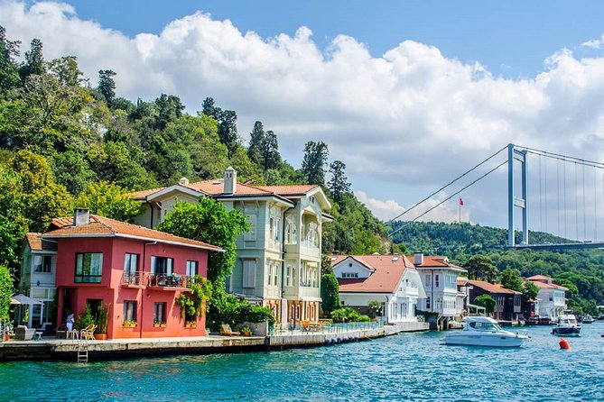 Istanbul Highlights Bosphorus Stops 1 +2 (Europe + Asia) - Lunch on the Asian Side: 3 Courses, Scenic Setting, and Drink Choices