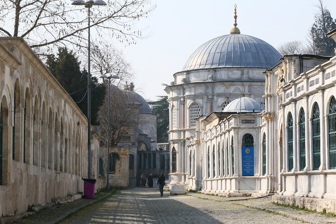 Istanbul Highlights Bosphorus Stops 1 +2 (Europe + Asia) - Dolmabahçe Palace: The Crystal Staircase and Medhal Hall in Context