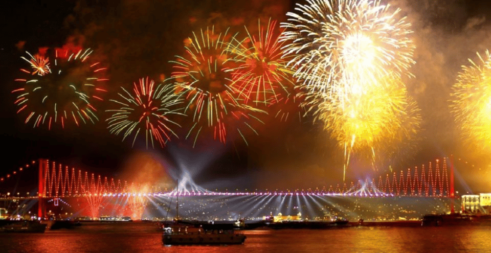 Istanbul: New Year's Eve Bosphorus Dinner Cruise Party 2026 - FAQ
