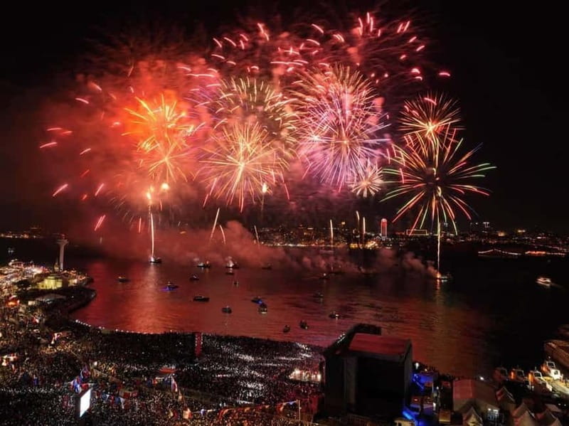 Istanbul: New Year's Eve Bosphorus Dinner Cruise Party 2026 - New Year’s Eve on the Bosphorus: Europe meets Asia