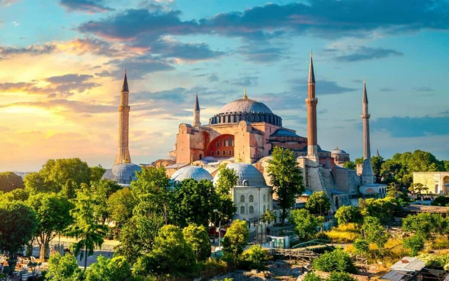 Istanbul: Old City And Bosphorus Bus Tour with Lunch - Suleymaniye Mosque: A Grand Ottoman Opening