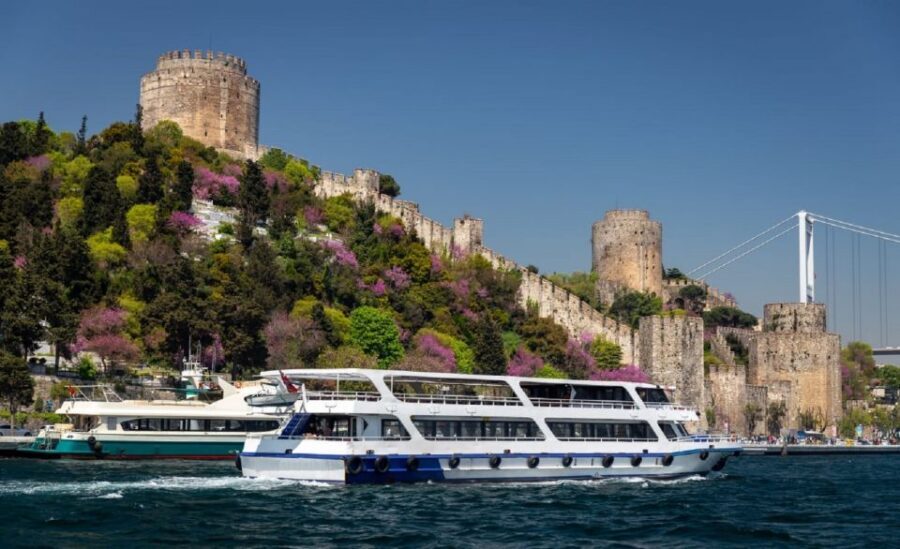 Istanbul: Old Town Tour and Bosphorus Lunch Cruise - Hagia Sophia: the story behind the Eighth Wonder