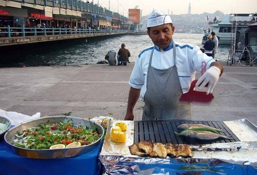 Istanbul: Turkish Food Tour in Kadikoy Across the Bosphorus - Why Kadıköy food tastes more real than the tourist circuit