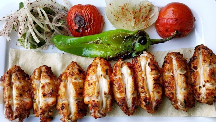 Istanbul: Turkish Food Tour in Kadikoy Across the Bosphorus - What you’ll eat and drink: meze, sweets, tea, and savory snacks