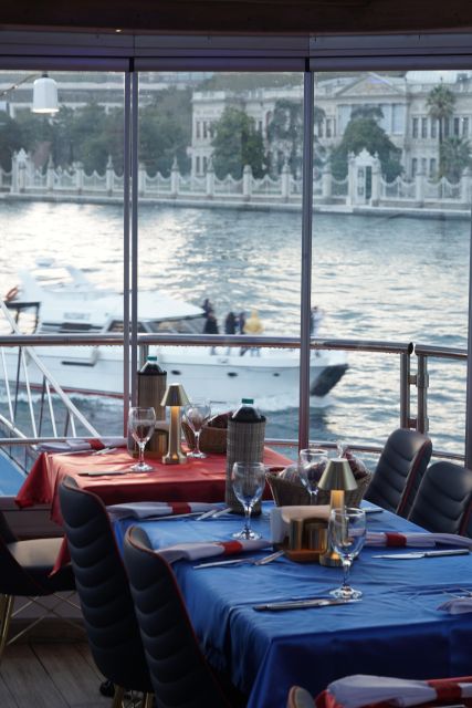 Istanbul: Turkish Night on the Bosphorus Dinner Cruise - Drinks, seating, and the optional 360 Bosphorus view table