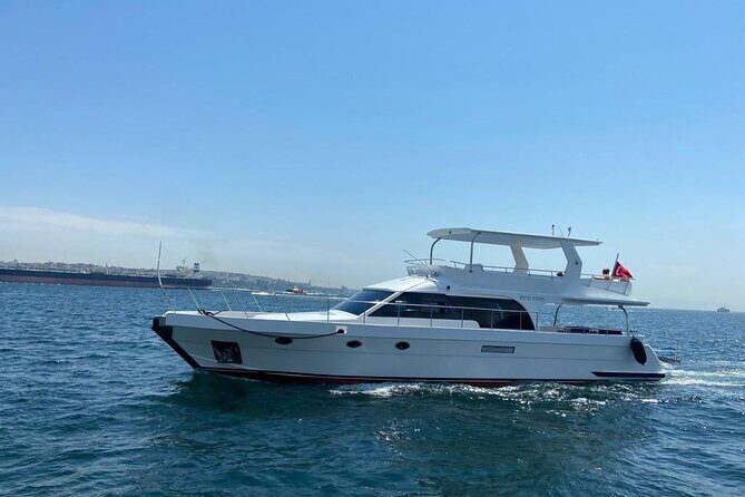 Private 2-Hour Bosphorus Cruise with Yacth - Beylerbeyi Palace from the water: Ottoman grandeur, calm viewpoint