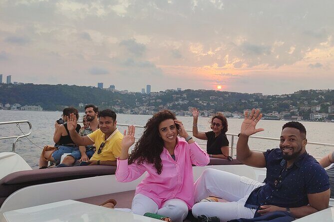 Private Bosphorus Sightseeing Cruise on Luxury Yacht - Kanlıca and the taste-of-the-water detour