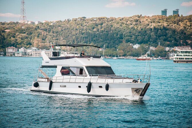 Skip line Old Town tour with Bosphorus Yacht Ride - Sultanahmet Square start: getting oriented without wasting time