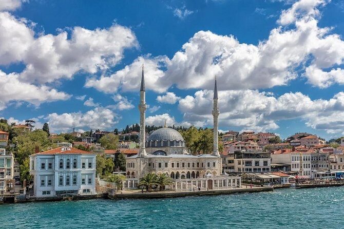Small-Group Bosphorus Cruise and Istanbul’s Egyptian Bazaar - The Guide Factor: What You Gain (and What You Might Miss)