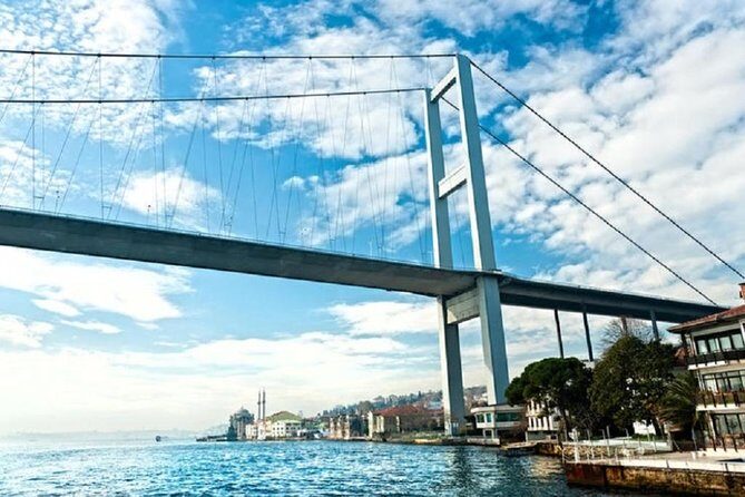 Small-Group Bosphorus Cruise and Istanbul’s Egyptian Bazaar - Eminönü Square on Foot: The Quick Cultural Stretch Between Stops