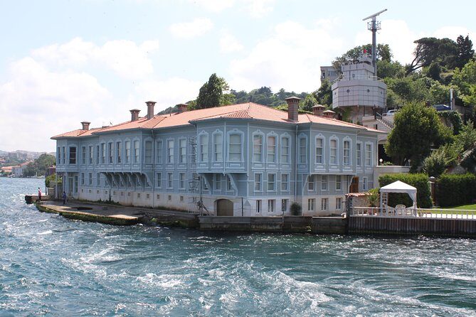 Small Group Full-Day Istanbul: Old City, Bosphorus Cruise & Lunch - Grand Bazaar: use the optional talk, then shop smarter