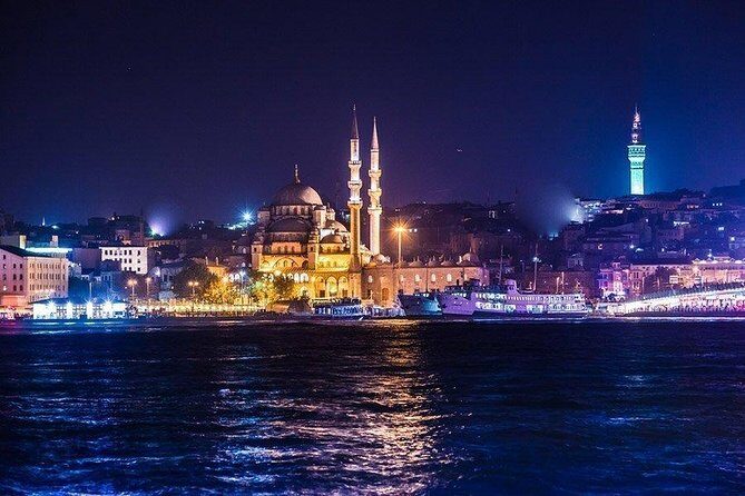 Stage Front Bosphorus Dinner Cruise with Pickup & Drinks included - Comfort and crowding: Great vibe, sometimes tight logistics