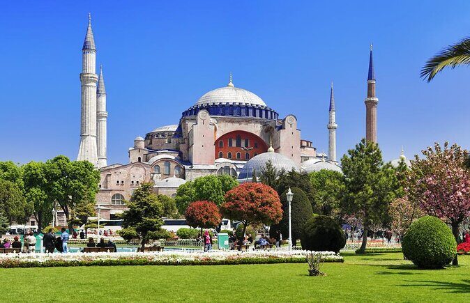 Tours in Spanish in Istanbul. Private tour in Istanbul. Bosphorus tour. - Ayasofya and the Blue Mosque area: how a guide changes the visit